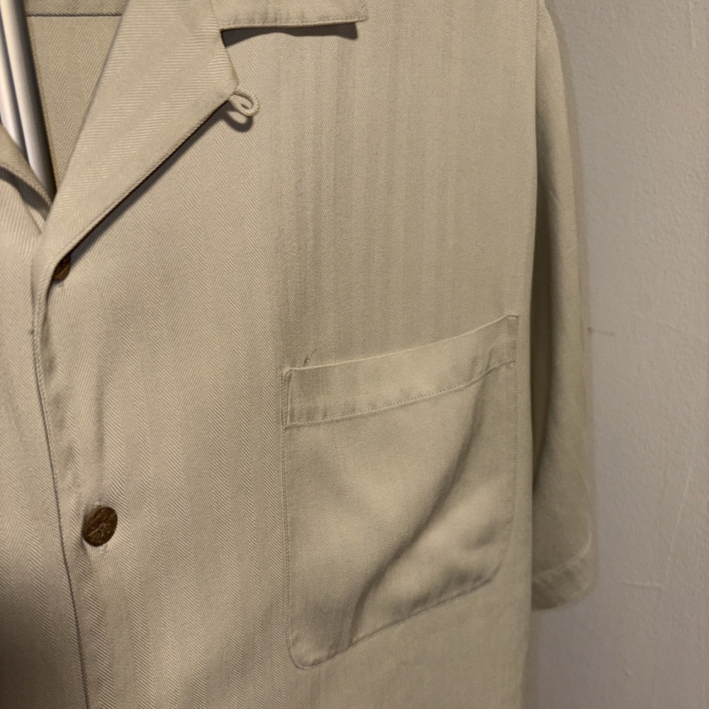 Tommy Bahama silk tan shirt size Large button up - Picture 3 of 7
